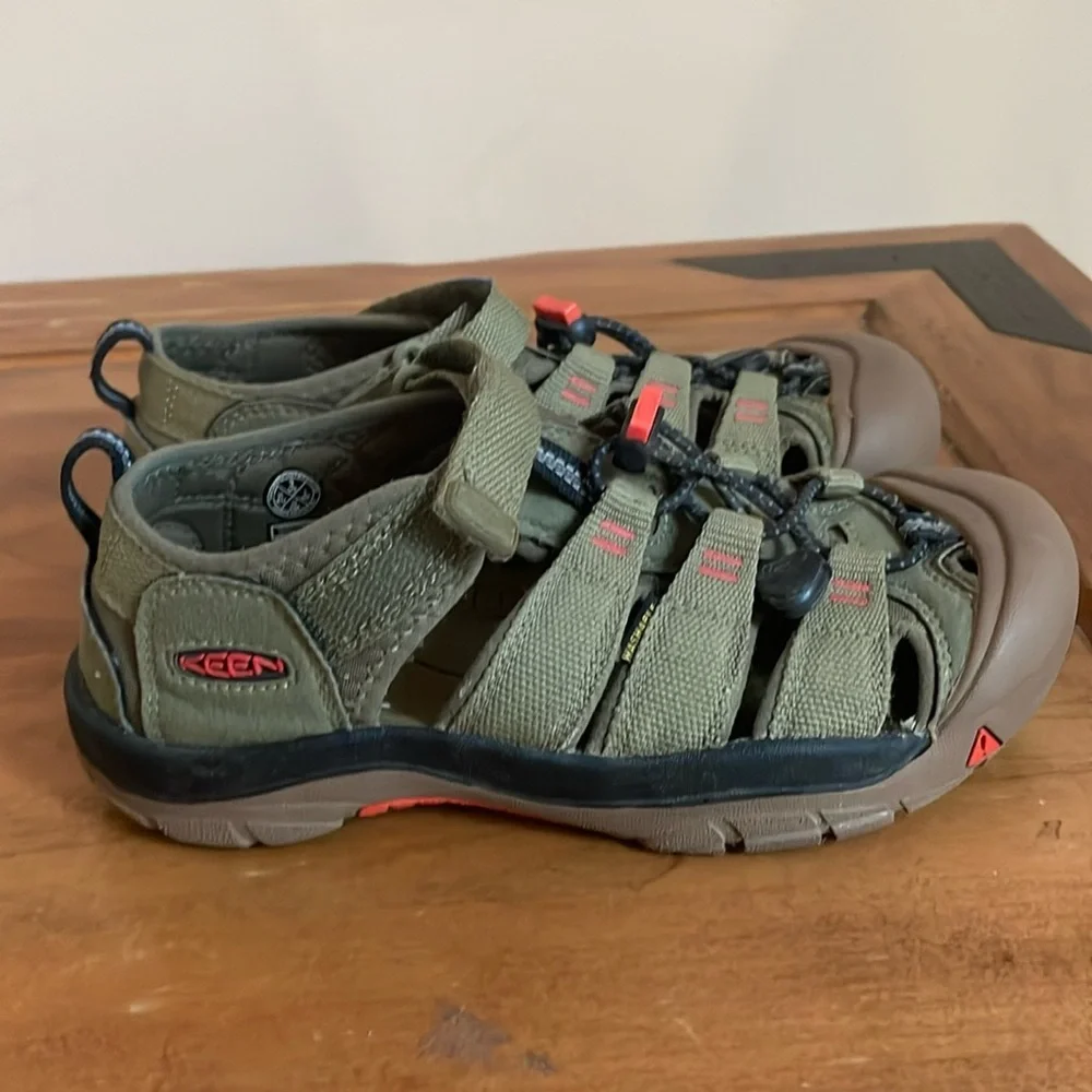 KEEN Water Sandals Size 3